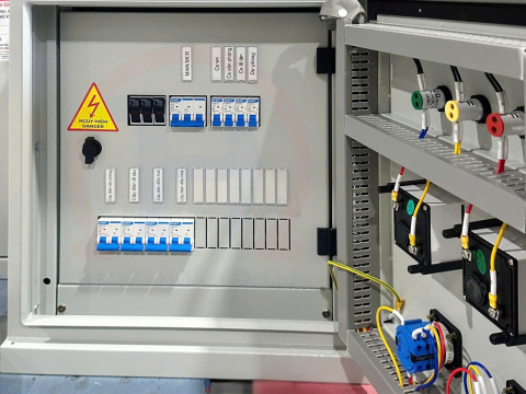 LÔ 18 TỦ ĐIỆN ĐIỀU KHIỂN & PHÂN PHỐI 